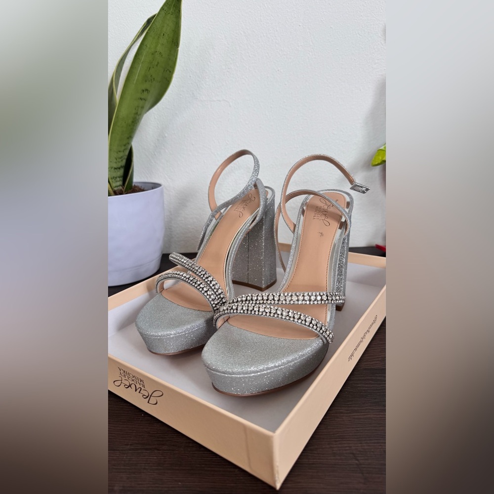 Jewel Badgley Mischka “Rochel” Wedge Sandals – Silver Glitter (Size 10) ✨